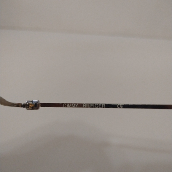 Vintage 90's/Y2K Tommy Hilfiger Green Tinted Oval Shaped Glasses - Picture 6 of 7